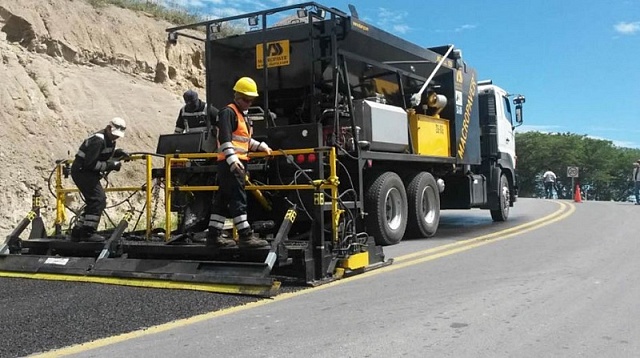 Дорожная машина для нанесения покрытий по технологиям Slurry Seal  и Micro Surfacing (микросюрфейсинг) VSS Macropaver® 12-EX